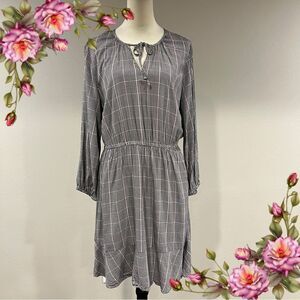 Old Navy Plaid long‎ sleeve knee length Dress